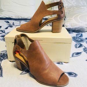 Brand New Lucky Brand Tan Wedge Sandals